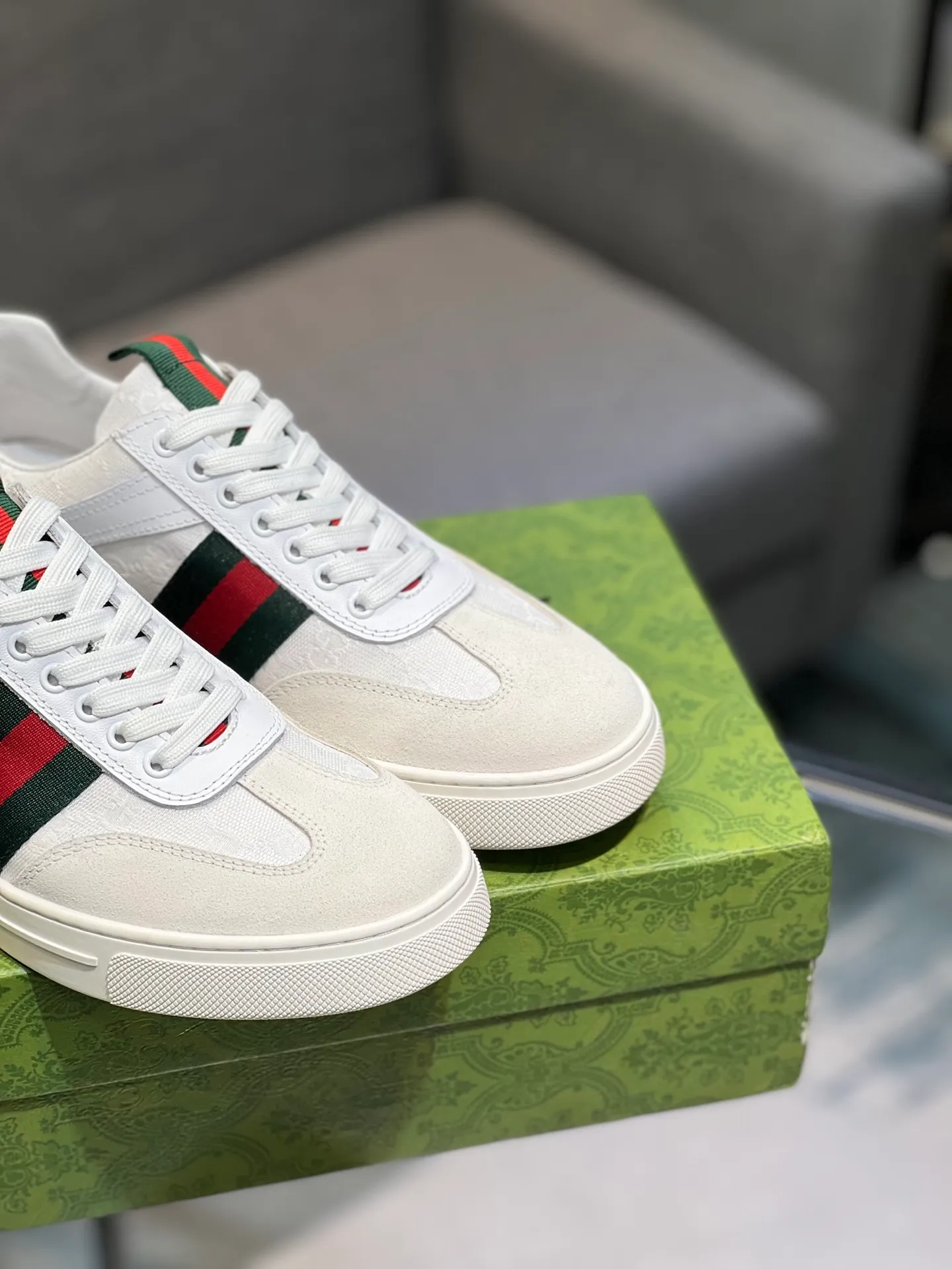 Men's Men's Shoes 💰440 Gucci Gucci's latest trendy shoes and casual shoes are popular in physical stores, new spring and summer comfortable imported custom original cowhide, unique jacquard fabric element design. With sheepskin lining, original bottom, 💪 details determine quality, you can enter and leave the counter at will, welcome to compare🇮🇹, code number 38-44 (45 customized)